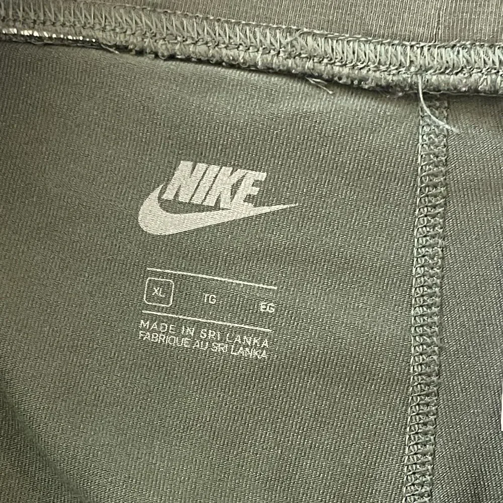 Nike Bike Shorts Women's‎ Size XL Green Sportswear Essential Women's Mid-Rise